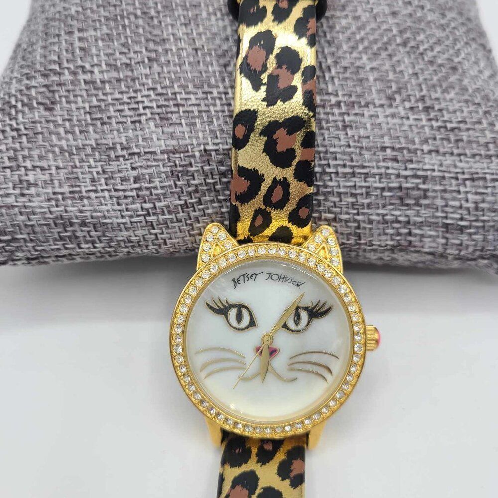 Betsey Johnson Mother of Pearl Cat Face Watch New!  Working  NWOT! - Picture 14 of 14